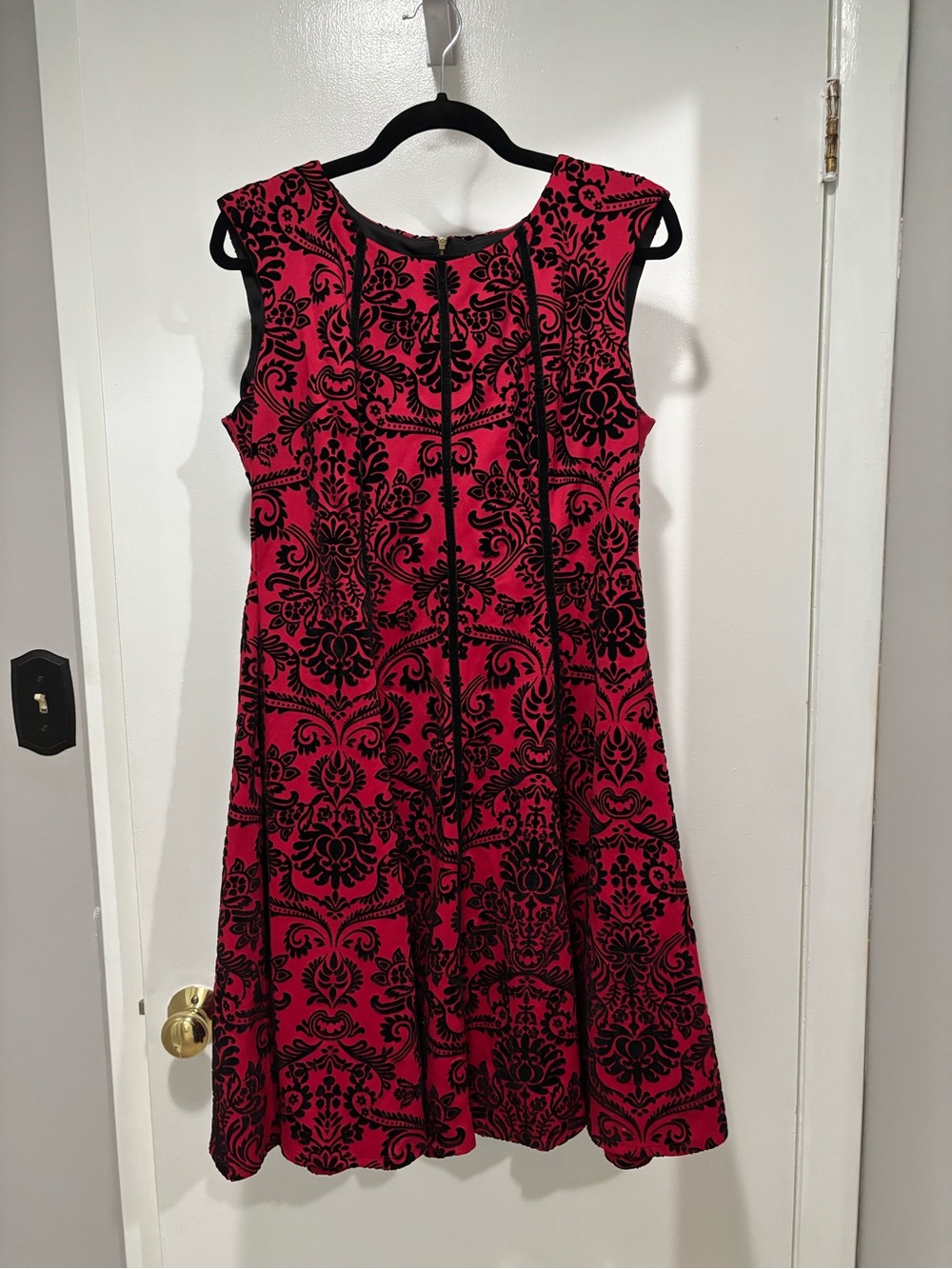 Roz & Ali Red and Black Sleeveless Midi Dress Size 12